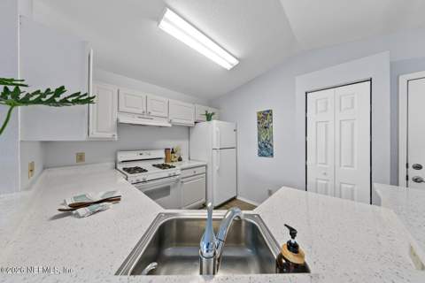 13810 Sutton Park Drive #835, Jacksonville FL - photo 7 of 25