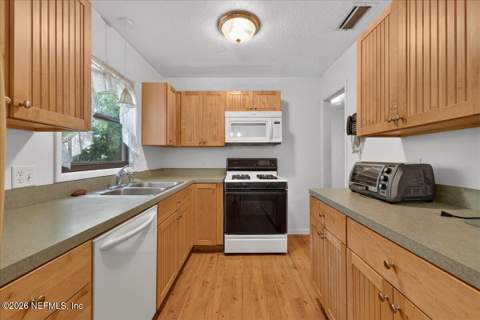 206 Oleander Avenue, Crescent City FL - photo 11 of 40