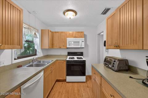 206 Oleander Avenue, Crescent City FL - photo 13 of 40