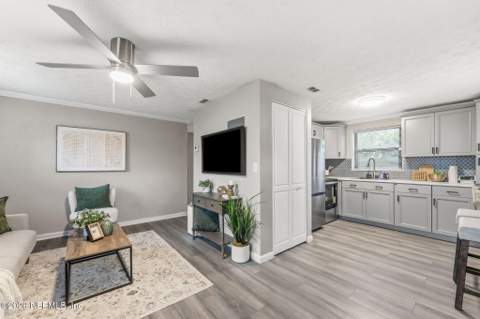 10516 Ithaca Drive, Jacksonville FL - photo 9 of 18