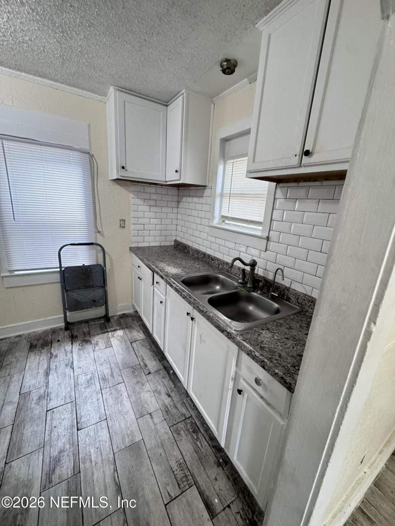 3 bedroom Single Family Residence at 3634 Rogers Avenue, Edmunsons Beverly Hi, Jacksonville — photo 4