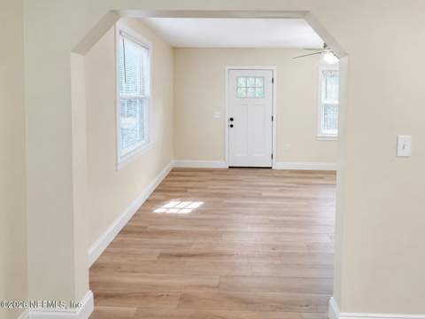 942 Saranac Street, Jacksonville FL - photo 6 of 16
