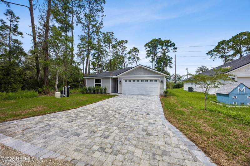 4 bedroom Single Family Residence at 13301 Gerona Drive, Golden Glades, Jacksonville — photo 2