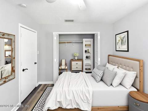6043 Malcone Lane, Jacksonville FL - photo 10 of 44