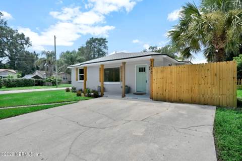2550 Wilcox Court, Jacksonville FL - photo 10 of 41