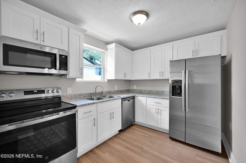 3 bedroom Single Family Residence at 2550 WILCOX Court, B. Higginbotham, Jacksonville — photo 3