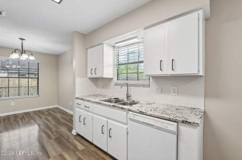 4446 Tyne Court, Jacksonville FL - photo 17 of 44