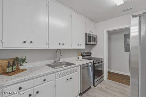 4774 Lexington Avenue, Jacksonville FL - photo 16 of 42