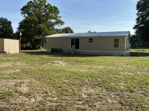 130 Yancey Circle, Satsuma FL - photo 6 of 16