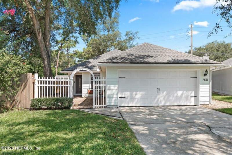 3 bedroom Single Family Residence at 7611 Leafy Forest Way, Caroline Forest, Jacksonville — photo 4