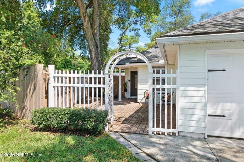 3 bedroom Single Family Residence at 7611 Leafy Forest Way, Caroline Forest, Jacksonville — photo 5