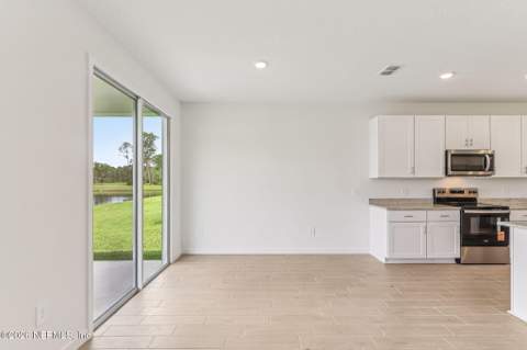 7309 Everett Forest Drive, Jacksonville FL - photo 8 of 26