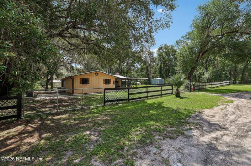 2 bedroom Single Family Residence at 212 Dogwood Drive, Grandin Lake Shores, Interlachen — photo 1