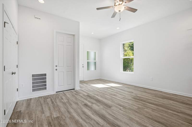 3 bedroom Single Family Residence at 1661 W 22nd Street, Moncreif Park, Jacksonville — photo 5