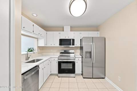 2400 Townsquare Drive, Jacksonville FL - photo 6 of 33