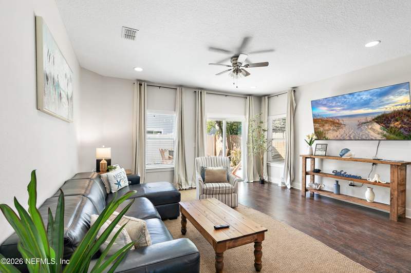 3 bedroom Single Family Residence at 422 10th Street, Beach Heights, Jacksonville Beach — photo 3