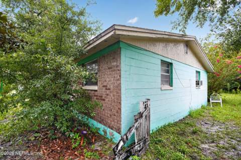 4915 Chivalry Drive, Jacksonville FL - photo 9 of 45