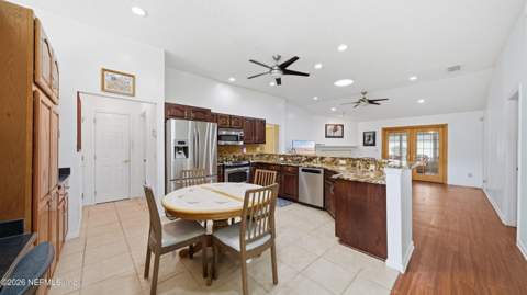 1230 Summit Oaks Drive, Jacksonville FL - photo 8 of 50