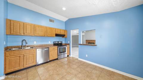 12737 Serenade Circle, Jacksonville FL - photo 12 of 57