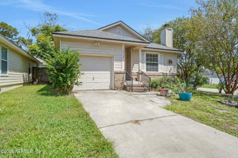 11201 Mikris Drive, Jacksonville FL - photo 6 of 32