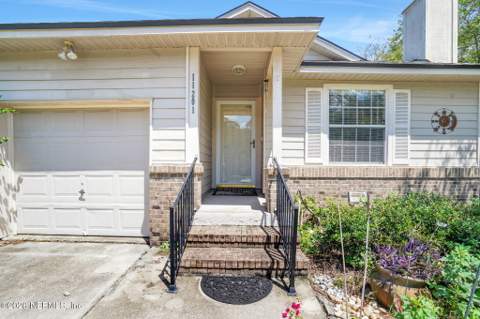 11201 Mikris Drive, Jacksonville FL - photo 7 of 32
