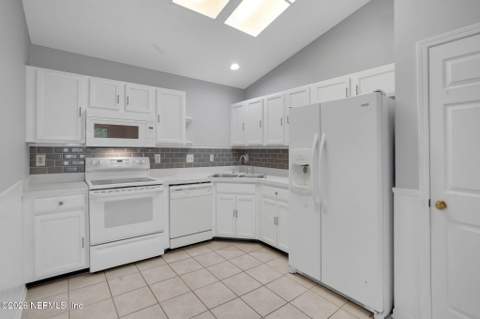 11201 Mikris Drive, Jacksonville FL - photo 13 of 32