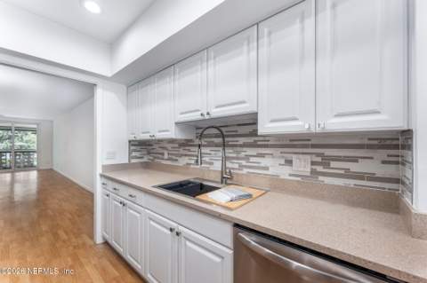 1810 Sevilla Boulevard #302, Atlantic Beach FL - photo 13 of 52