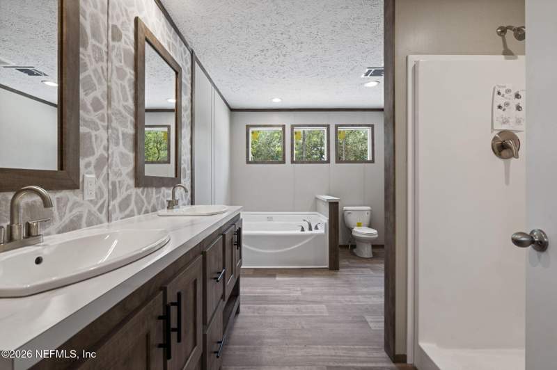 5 bedroom Manufactured Home at 7607 Oak Forest Road, Florida Frontier, Keystone Heights — photo 4