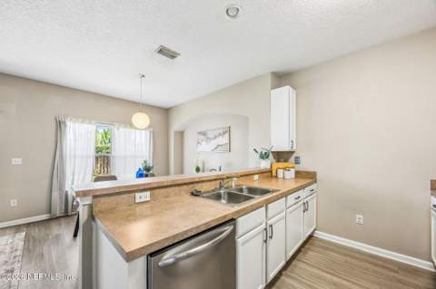 5260 Collins Road #704, Jacksonville FL - photo 9 of 35