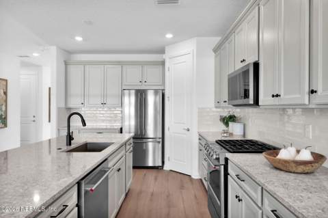 16533 McNair Branch Circle, Jacksonville FL - photo 9 of 25