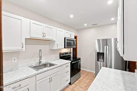 9061 Harrison Avenue, Jacksonville FL - photo 15 of 27