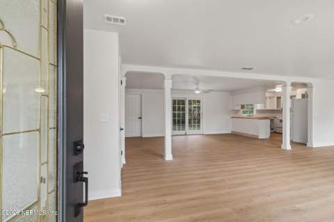 2153 Courtney Drive, Jacksonville FL - photo 7 of 48