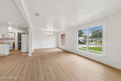 2153 Courtney Drive, Jacksonville FL - photo 12 of 48