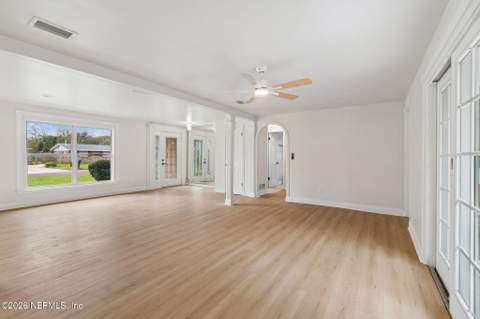 2153 Courtney Drive, Jacksonville FL - photo 15 of 48