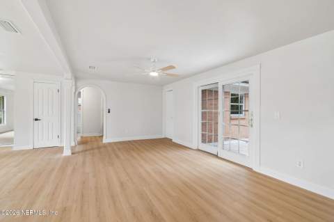 2153 Courtney Drive, Jacksonville FL - photo 16 of 48