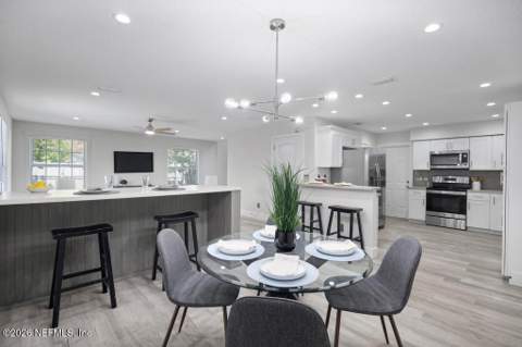 1625 Ashmore Green Drive, Jacksonville FL - photo 13 of 41