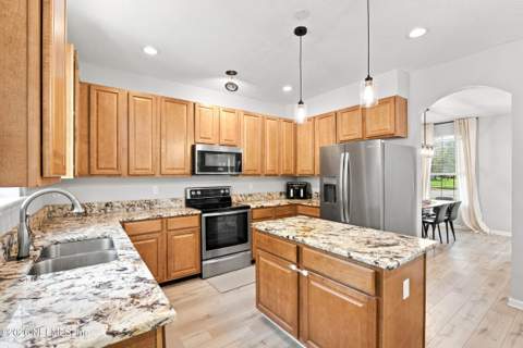 9125 Jennifer Lane, Jacksonville FL - photo 7 of 37