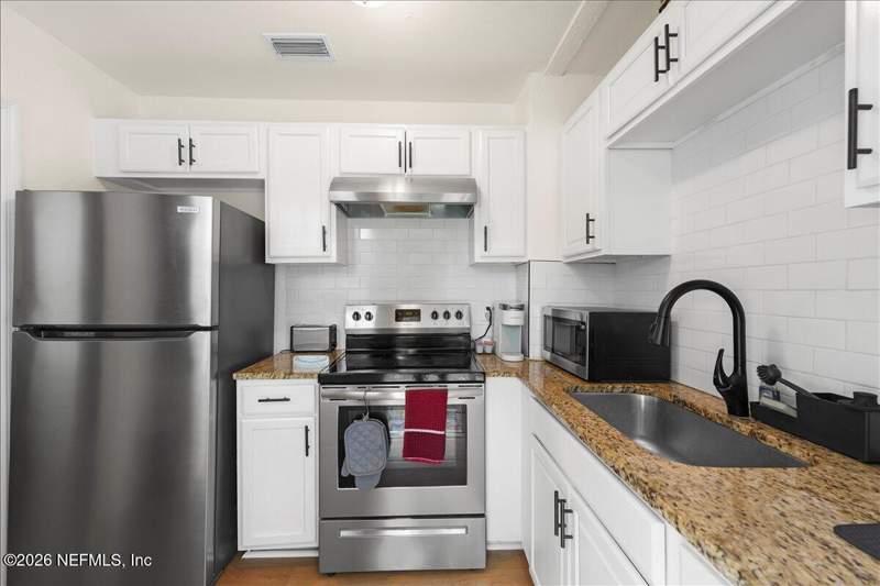 2 bedroom Single Family Residence at 2025 Reed Avenue, Reeds Of South Jax, Jacksonville — photo 5