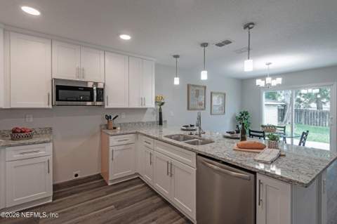 11517 Lorence Avenue, Jacksonville FL - photo 8 of 32
