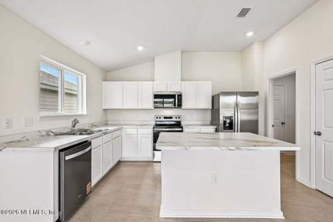 8279 Hawkes Meadow Drive, Jacksonville FL - photo 9 of 26