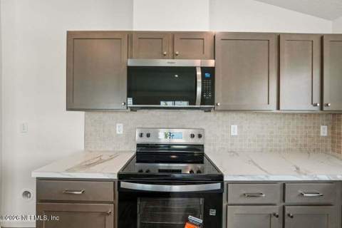 8177 Hawkes Meadow Drive, Jacksonville FL - photo 7 of 25