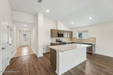 8177 Hawkes Meadow Drive, Jacksonville FL - photo 10 of 25