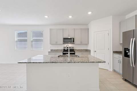 7317 Everett Forest Drive, Jacksonville FL - photo 6 of 17