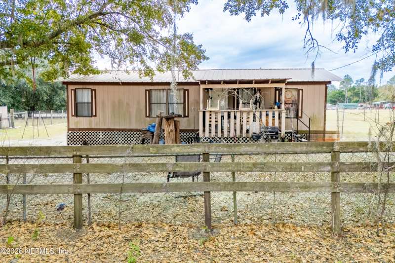 3 bedroom Manufactured Home at 10427 SW 113th Avenue, Riverbend, Brooker — photo 1