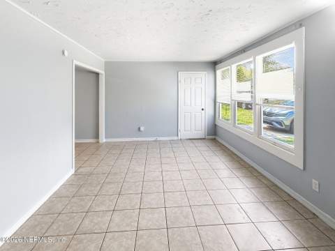 4668 Portsmouth Avenue, Jacksonville FL - photo 7 of 34