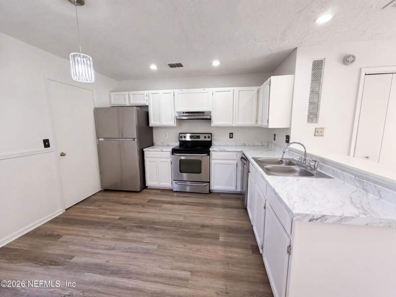 2 bedroom Townhouse at 3561 Rain Forest Drive, Caroline Forest, Jacksonville — photo 2