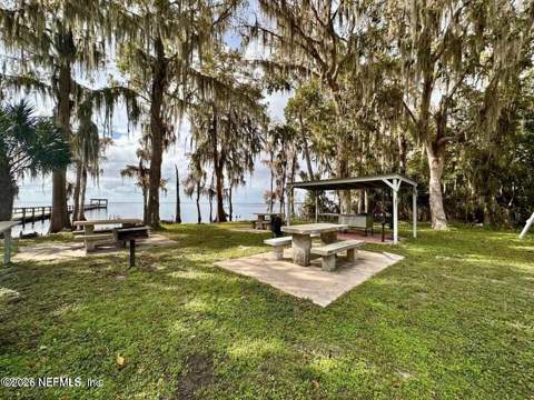 318 Lakeshore Drive, Georgetown FL - photo 8 of 41