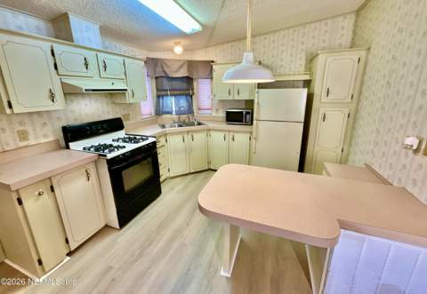 107 Crystal Lake Drive, Melrose FL - photo 11 of 40