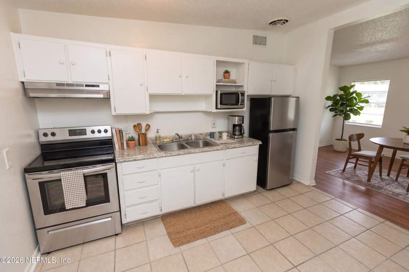 2 bedroom Single Family Residence at 5601 Pansy Lane, Magnolia Gardens, Jacksonville — photo 3