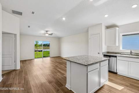 7664 Recon Drive, Jacksonville FL - photo 9 of 36